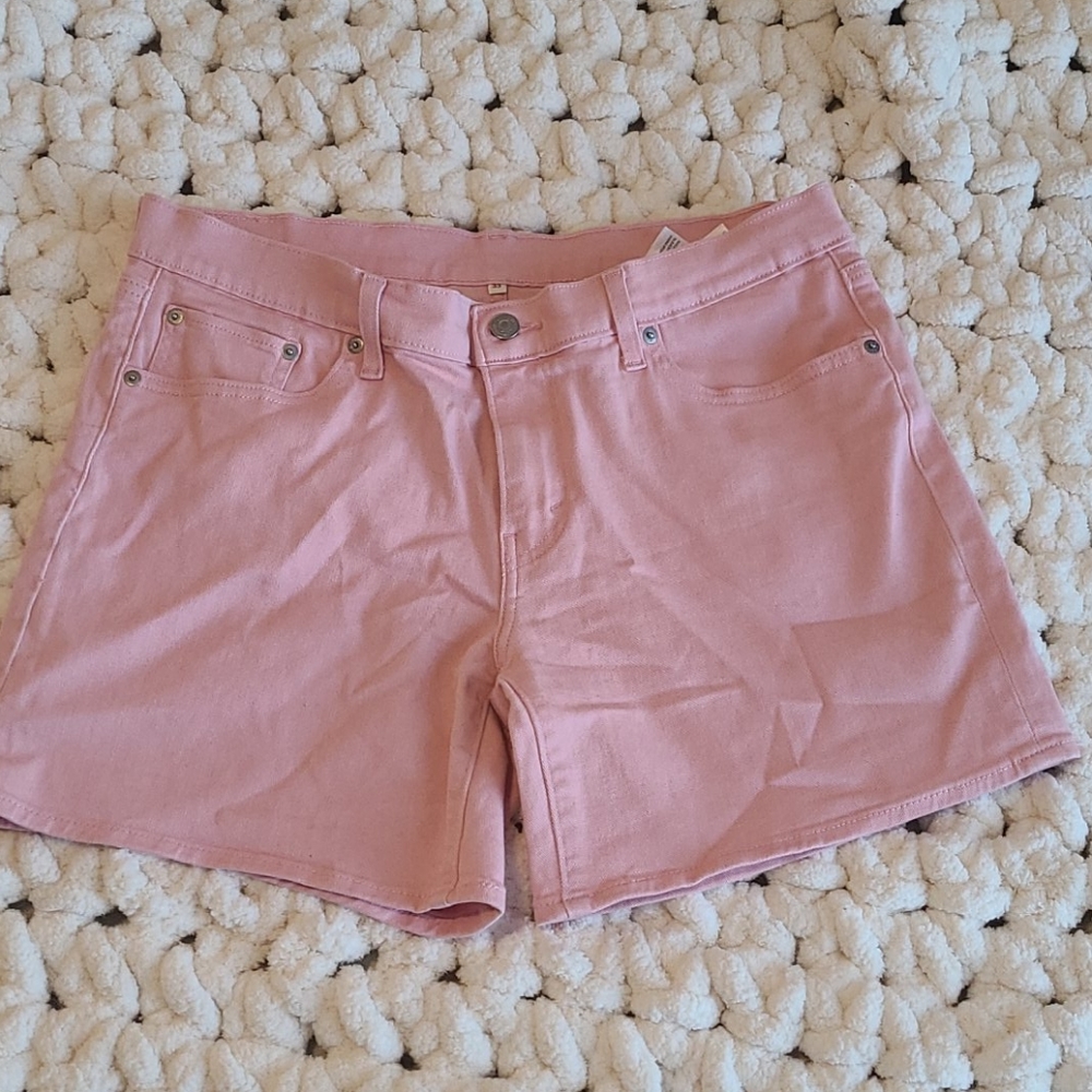 Pink Levi's shorts - high rise and stretchy